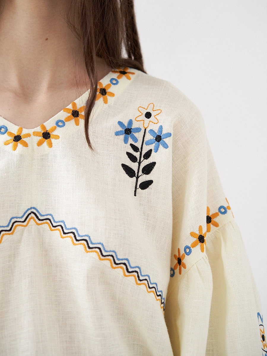 Women's embroidery shirt with floral Obriy Red — Creamy