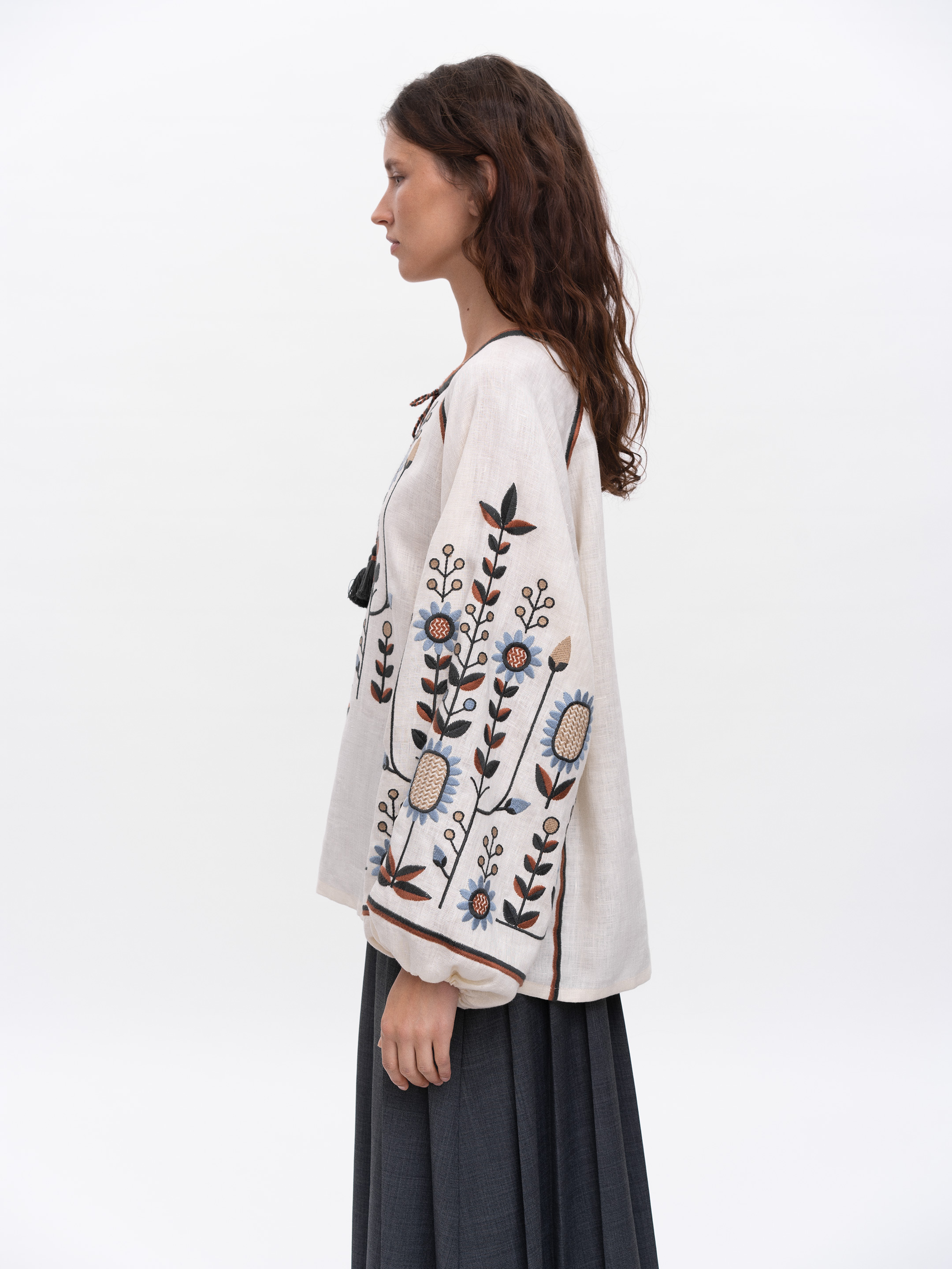 Embroidered shirt with floral ornament Lito in Ukraine