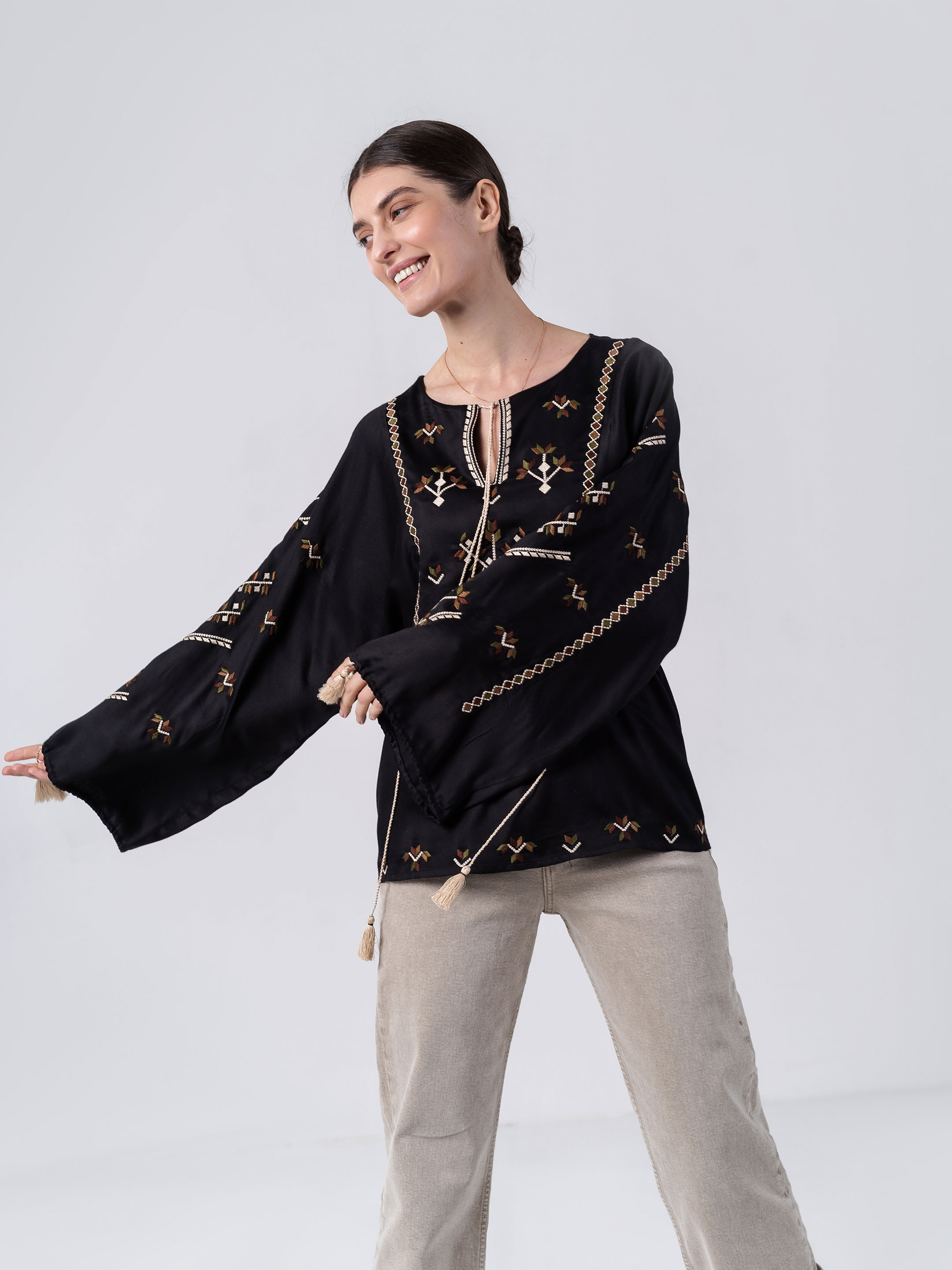 Lightweight free-cut blouse with ornaments Indi Buy