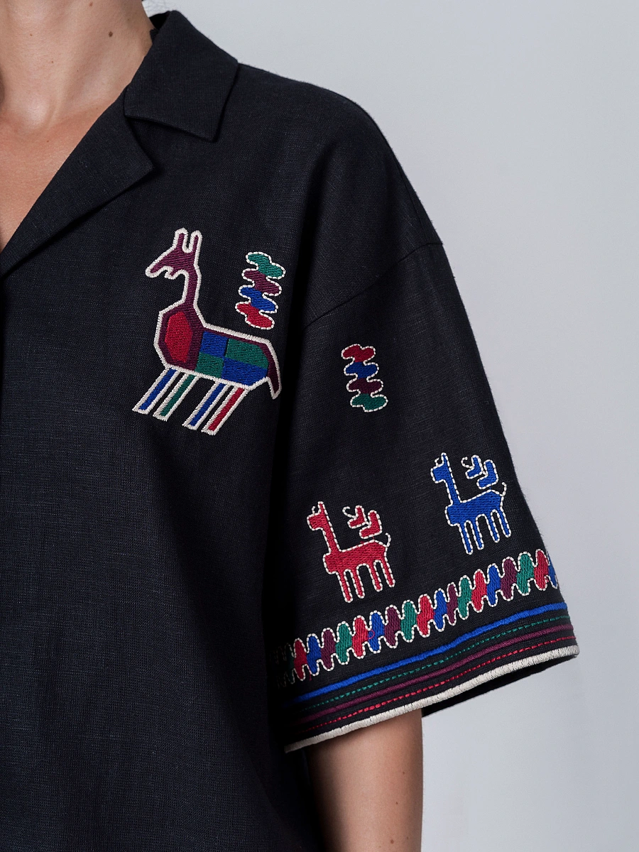 Linen shirt with short sleeves and embroidery Konyk — Black