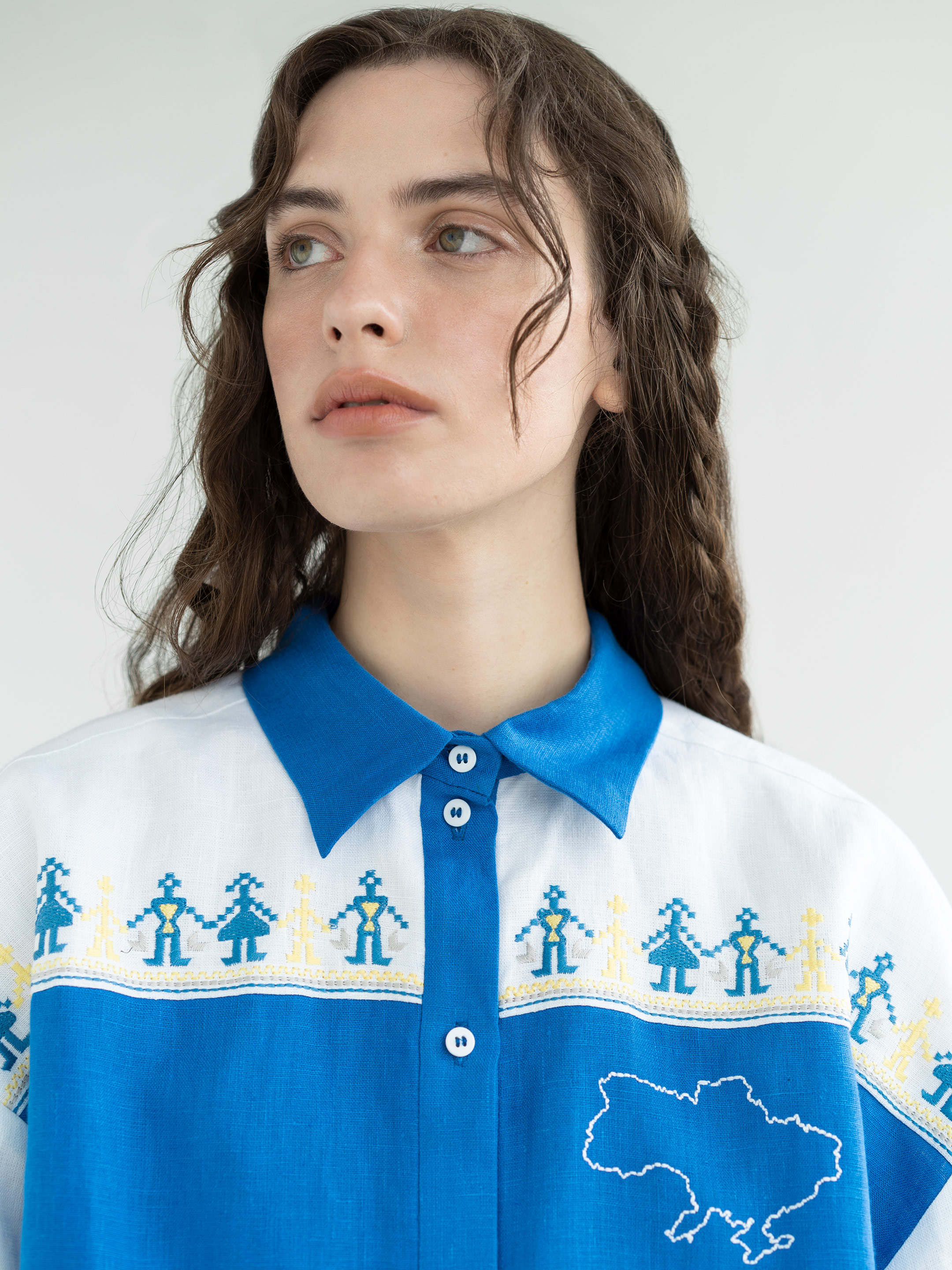Linen shirt with embroidered cities-heroes Smilyvist ціна