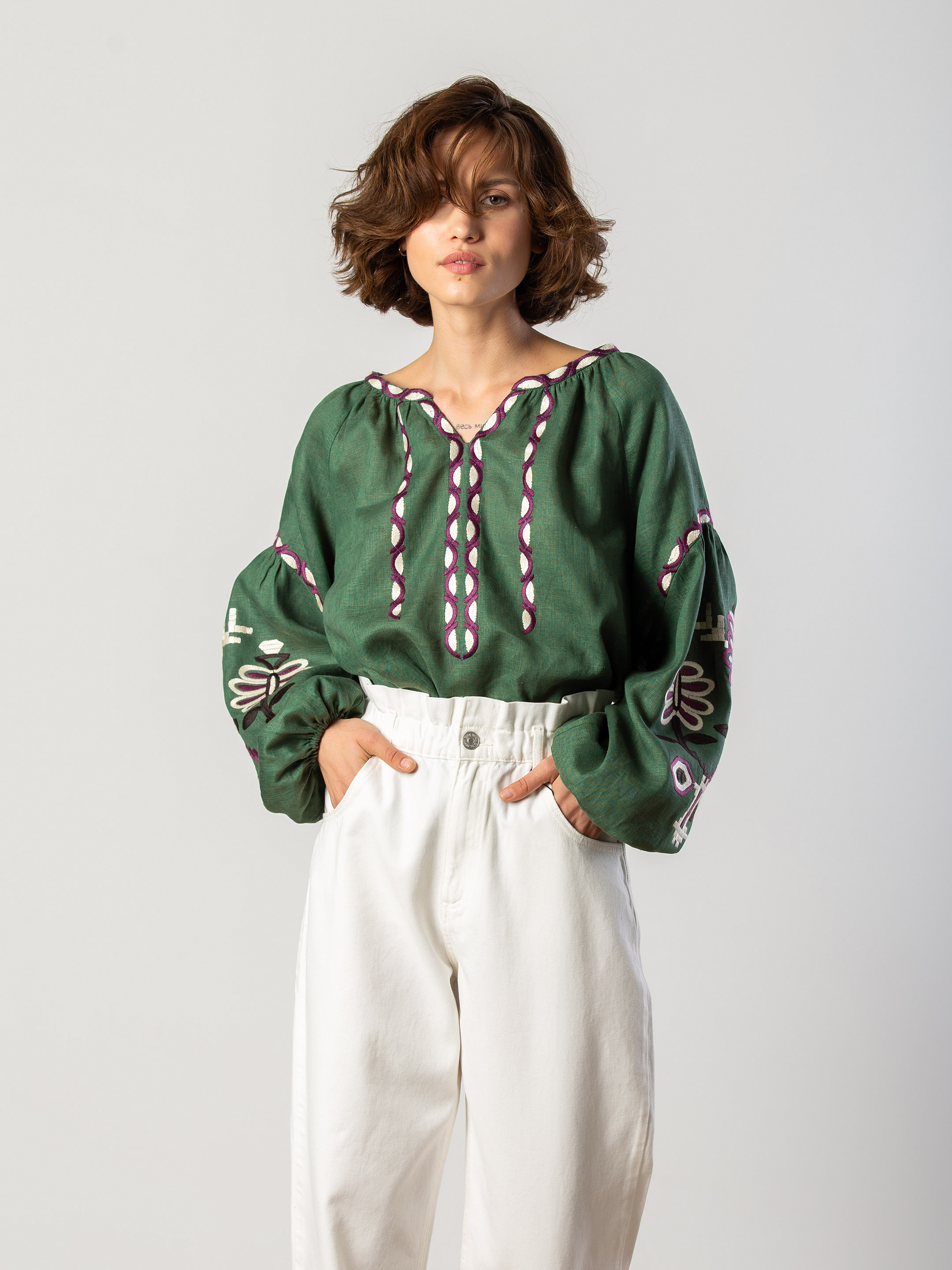 Embroidered shirt in linen with floral ornament Butterfly green photo