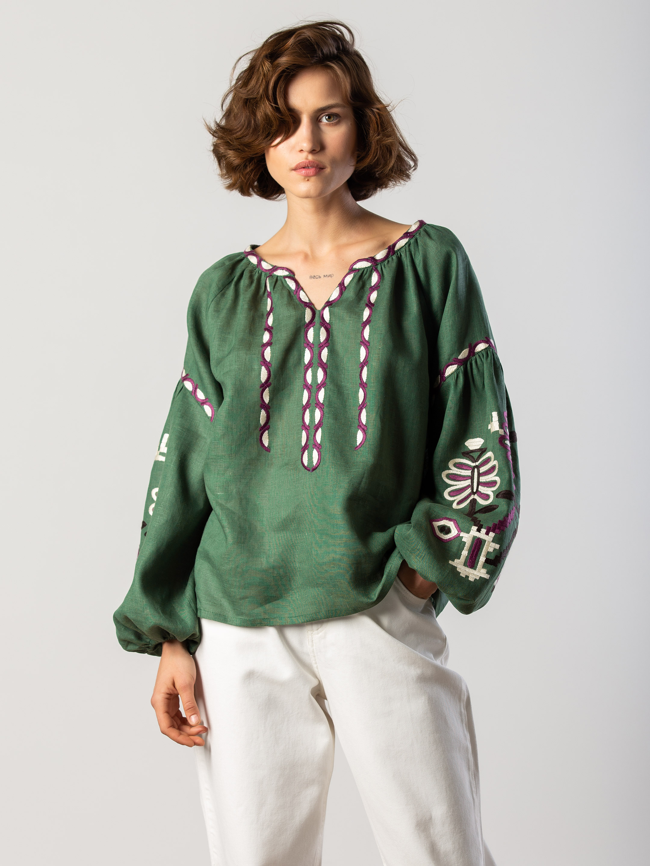 Embroidered shirt in linen with floral ornament Butterfly green Buy
