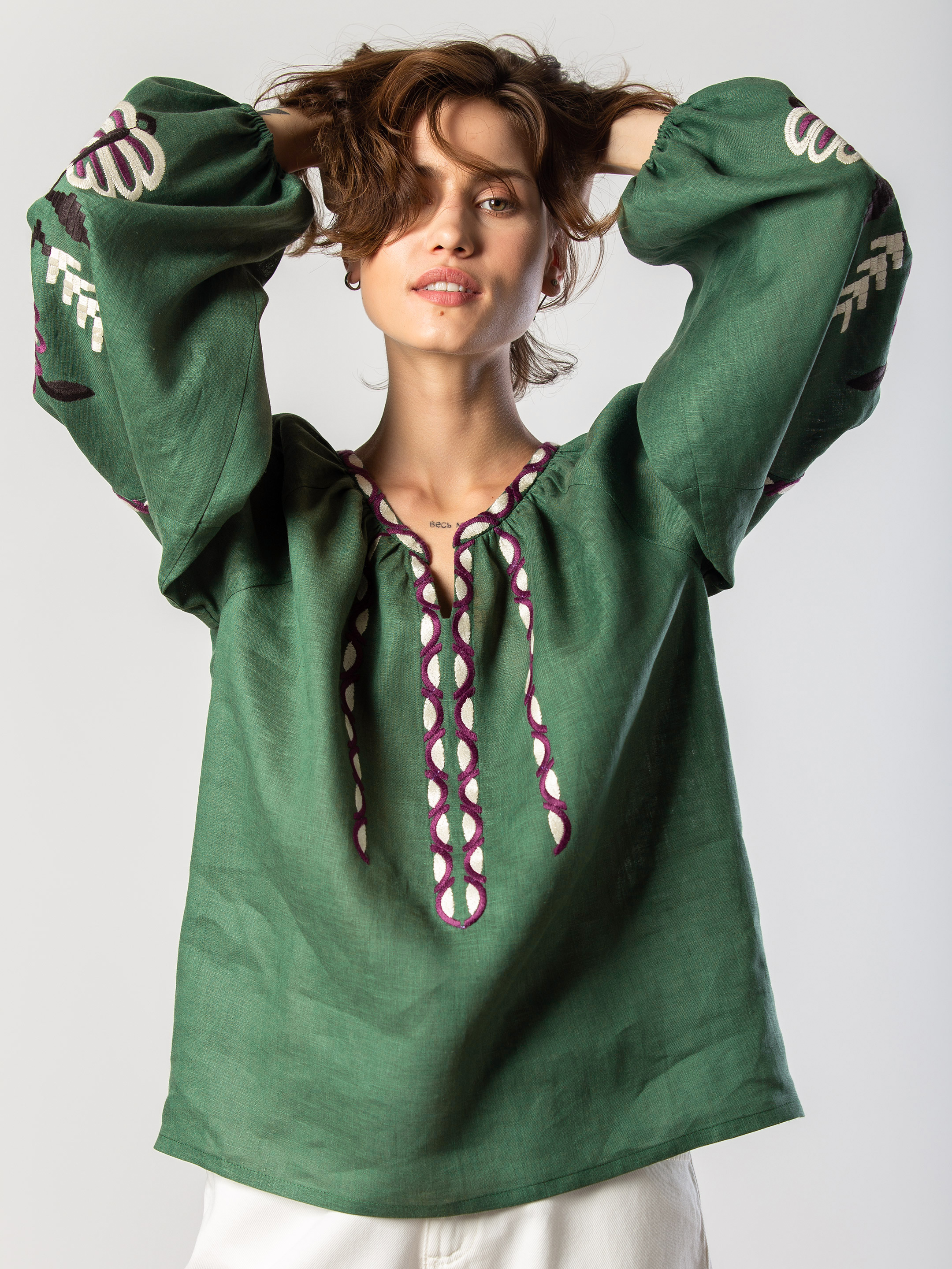 Embroidered shirt in linen with floral ornament Butterfly green ціна
