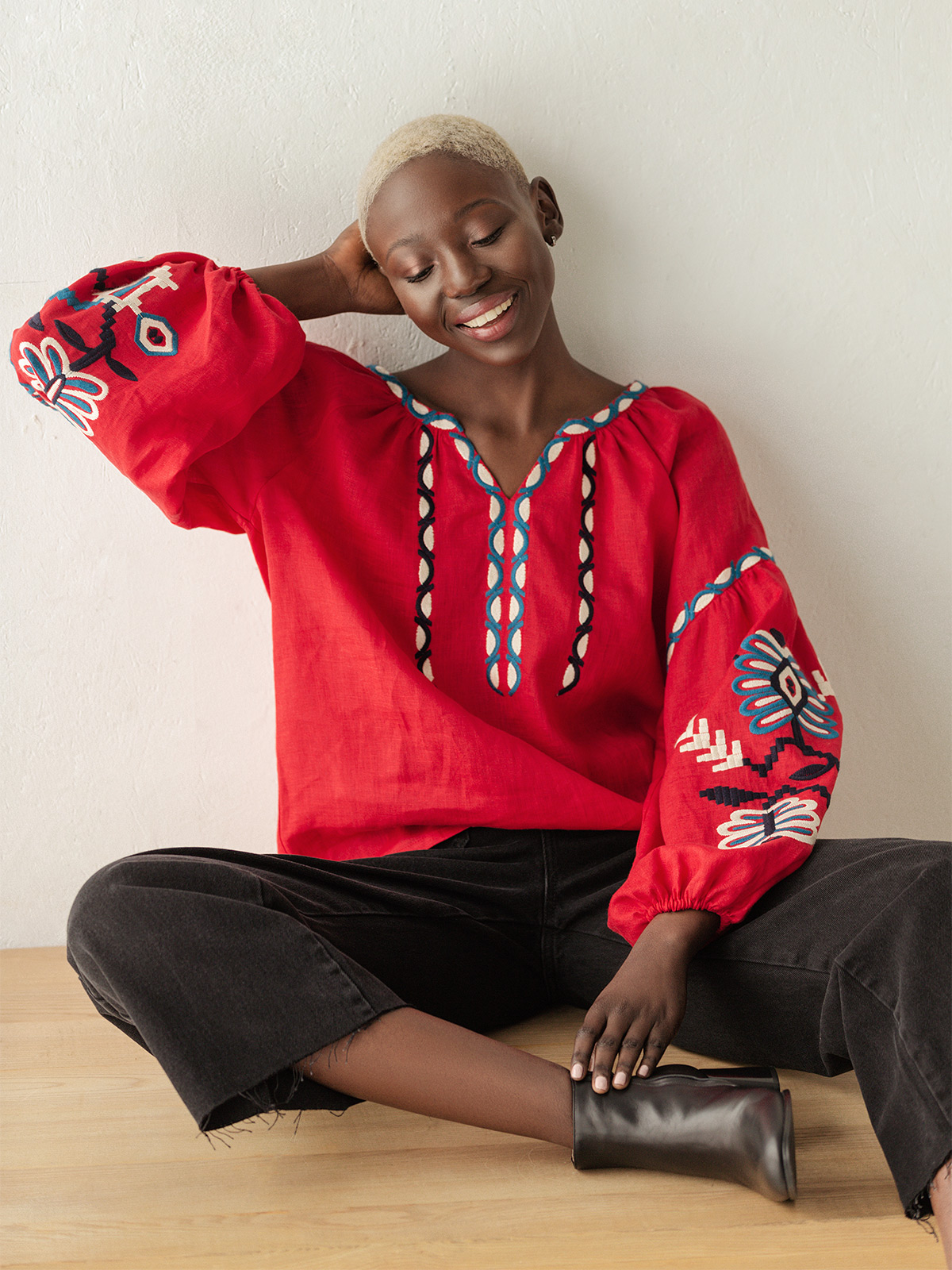 Embroidered shirt in linen with floral ornament Butterfly red Buy