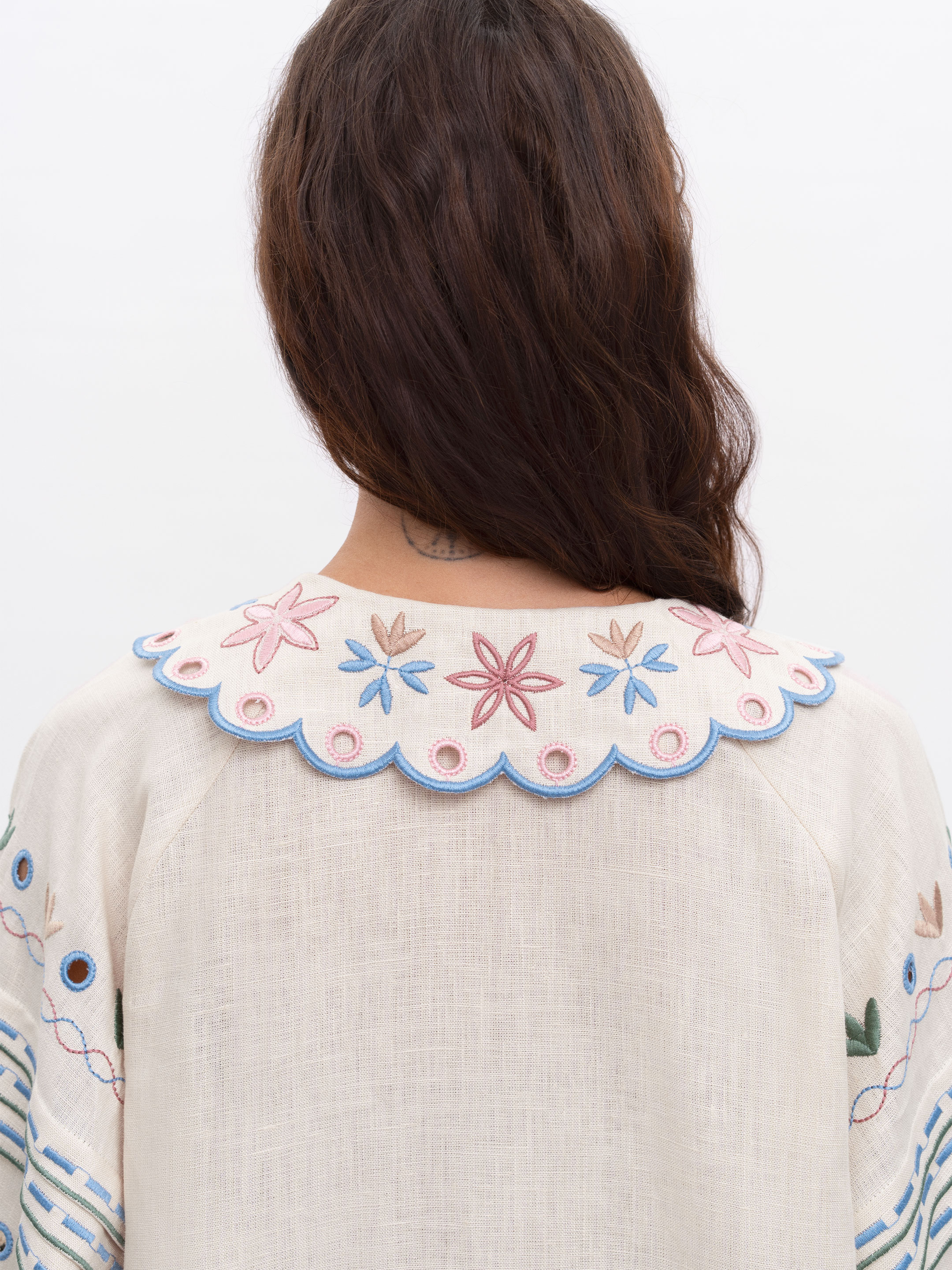 Embroidered beige linen shirt with a collar Bandura photo