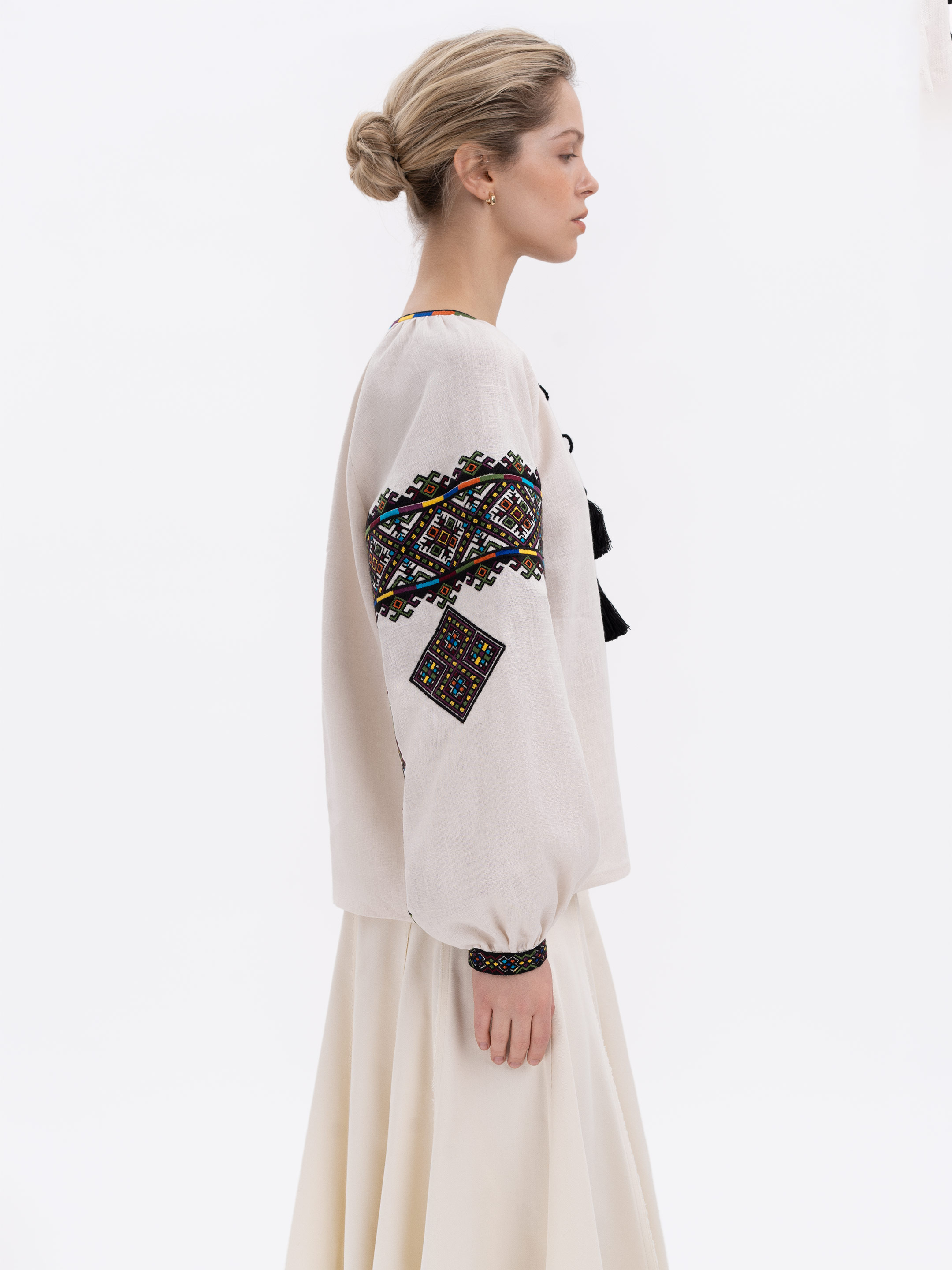 Women's embroidered shirt of the Pokuttia region Galych choose
