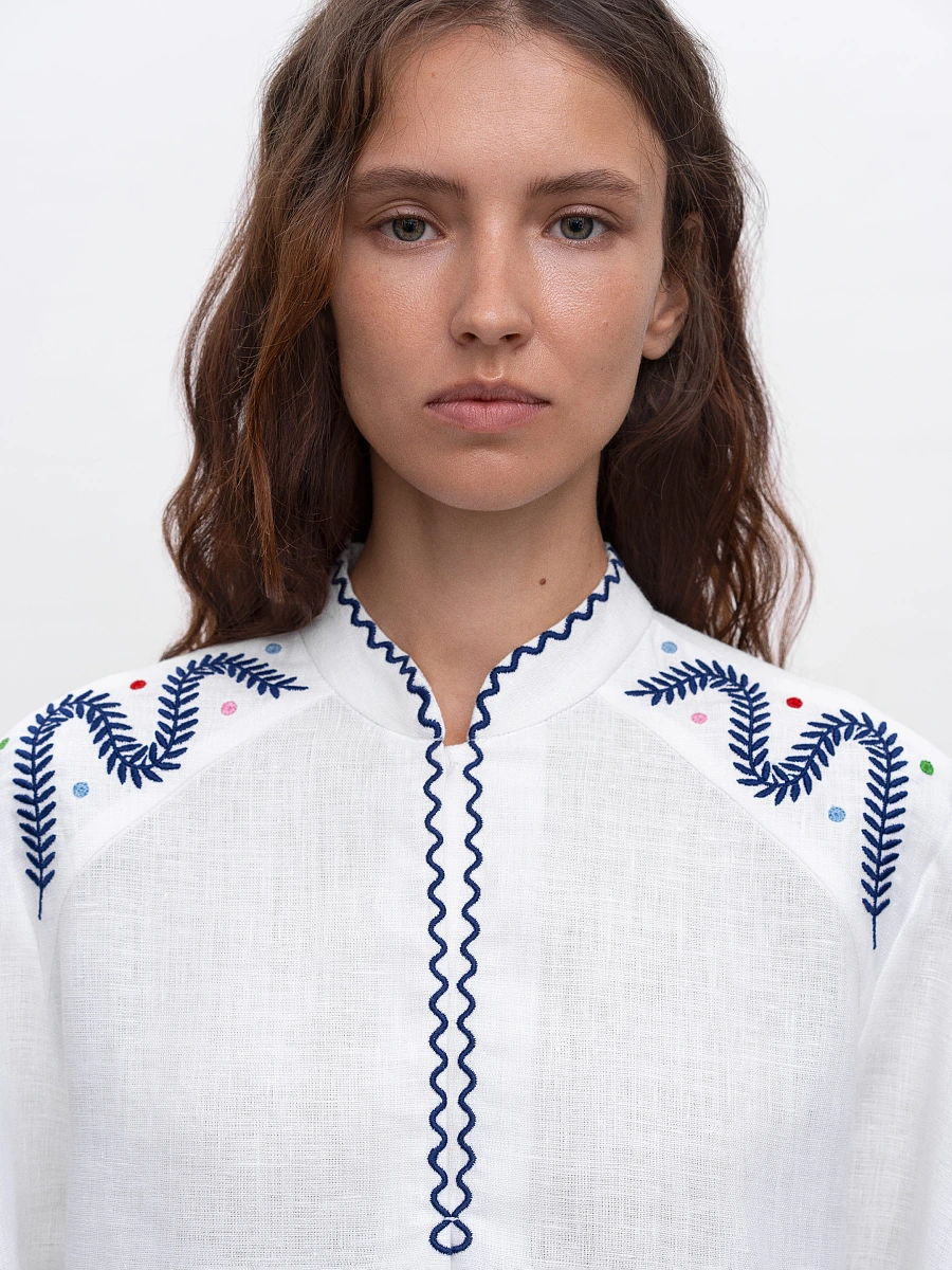 Linen blouse with wide sleeves and matching embroidery Teren Mono — Blue