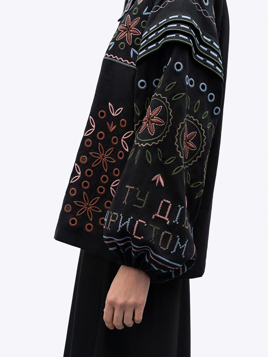 Embroidered beige linen shirt with a collar Bandura — Black