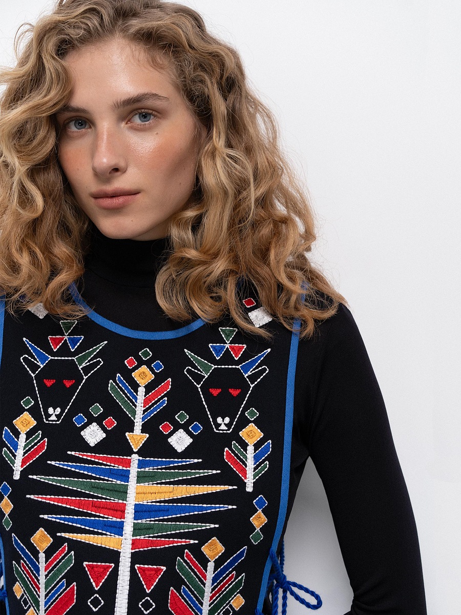 Wool embroidered vest with ties Koza Chorna [0]