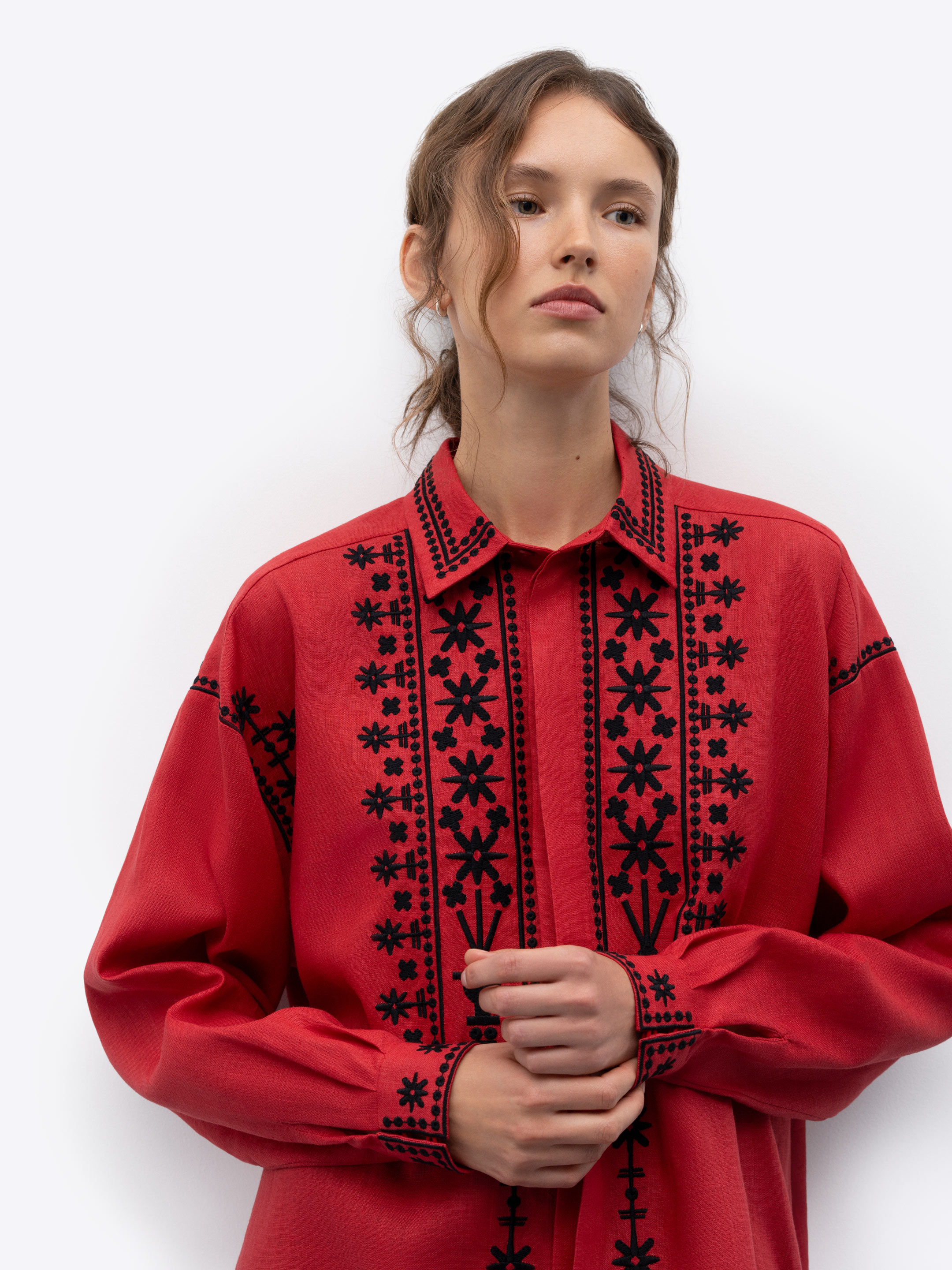 Red linen shirt with an embroidered ornament Nova Khata 1925 Buy