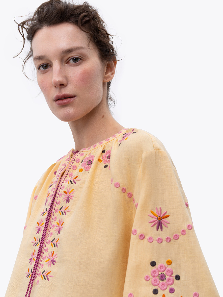 Voluminous embroidered blouse with floral ornaments Kviten [0]