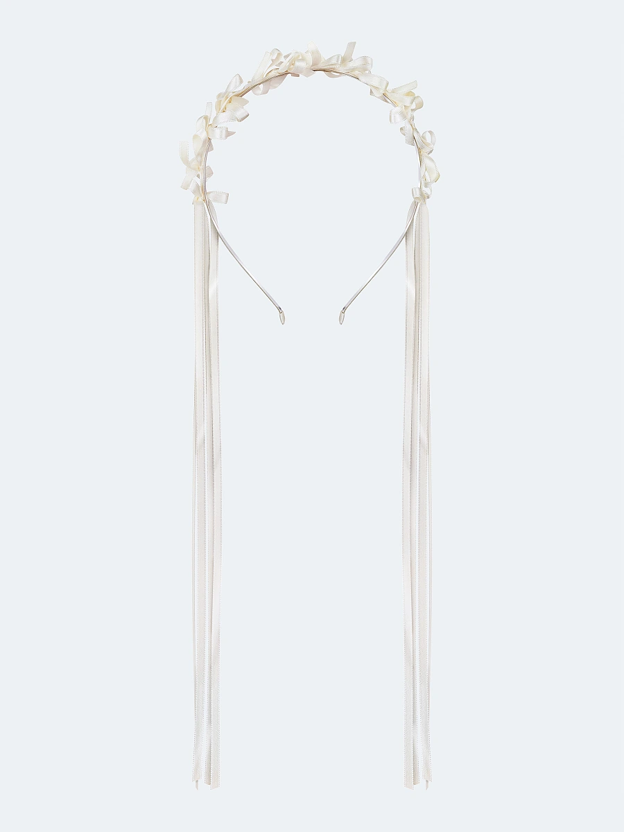 Light summer wreath made of peach-colored satin thread "Lebidka" — Creamy