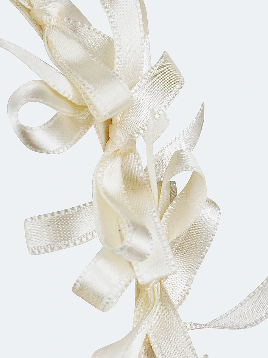 Light summer wreath made of peach-colored satin thread "Lebidka" — Creamy