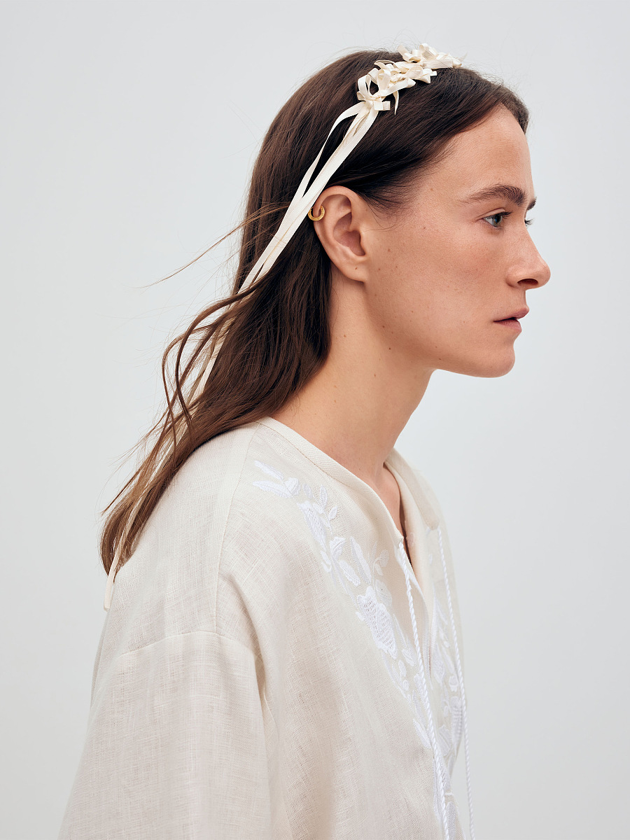 Light summer wreath made of milk-colored satin thread "Lebidka" [0]
