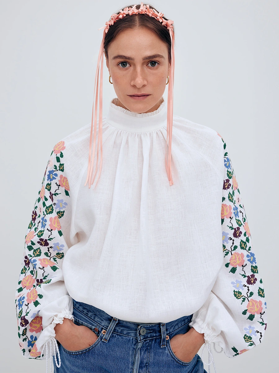 Light summer wreath made of milk-colored satin thread "Lebidka" — Pink