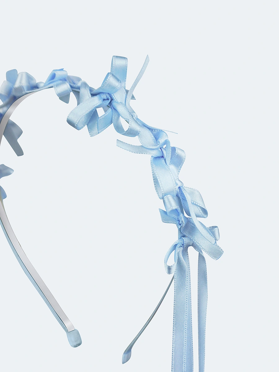 Light summer wreath made of milk-colored satin thread "Lebidka" — Blue
