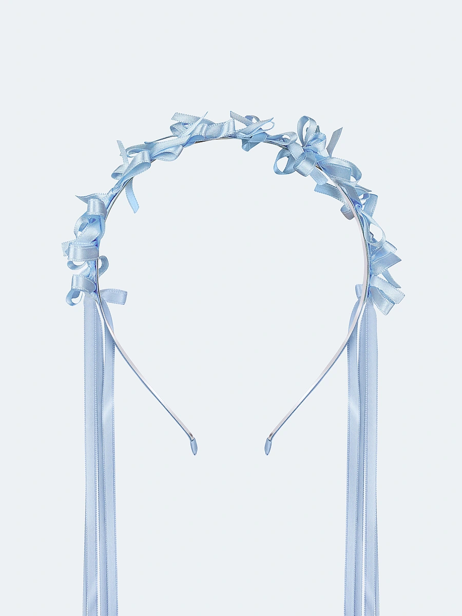 Light summer wreath made of milk-colored satin thread "Lebidka" — Blue