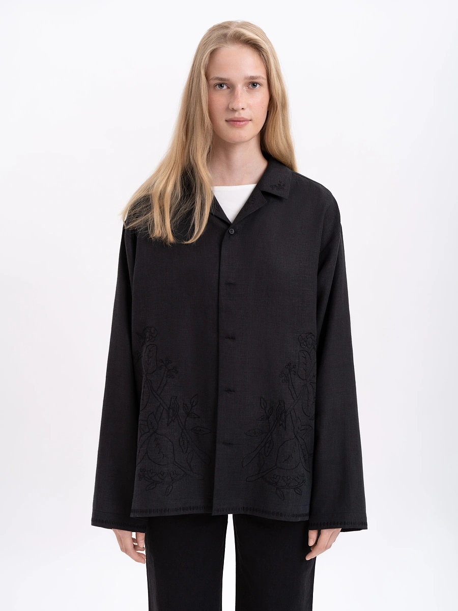 Light shirt with colored embroidery "Hlid" — Black