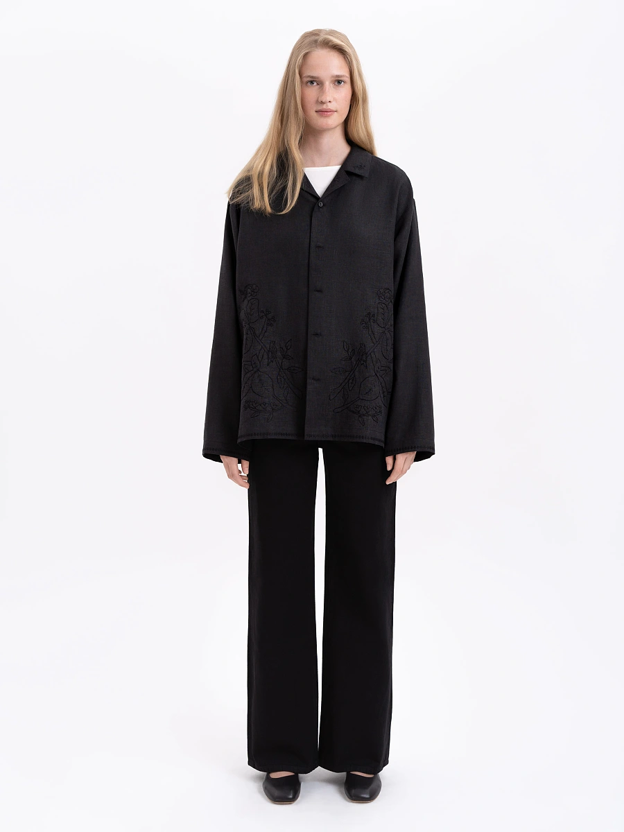 Light shirt with colored embroidery "Hlid" — Black