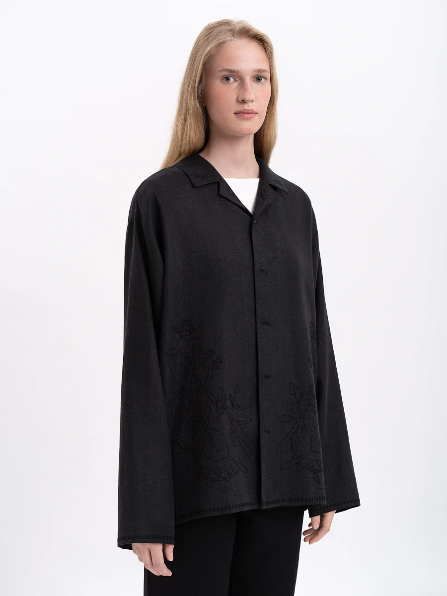 Light shirt with colored embroidery "Hlid" — Black