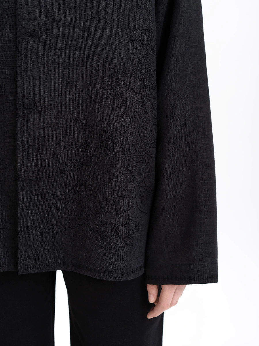 Light shirt with colored embroidery "Hlid" — Black