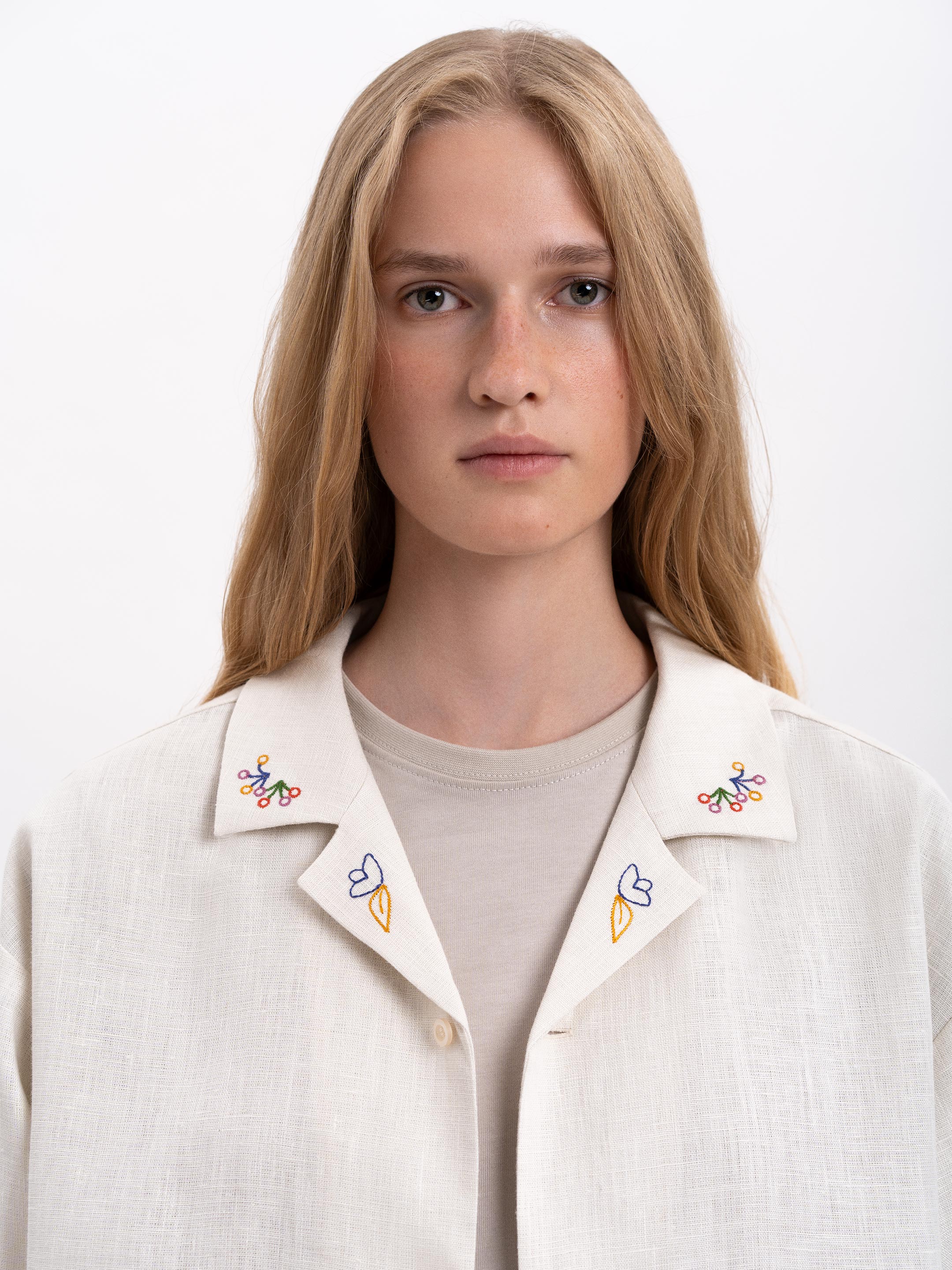Light shirt with colored embroidery "Hlid" cheap