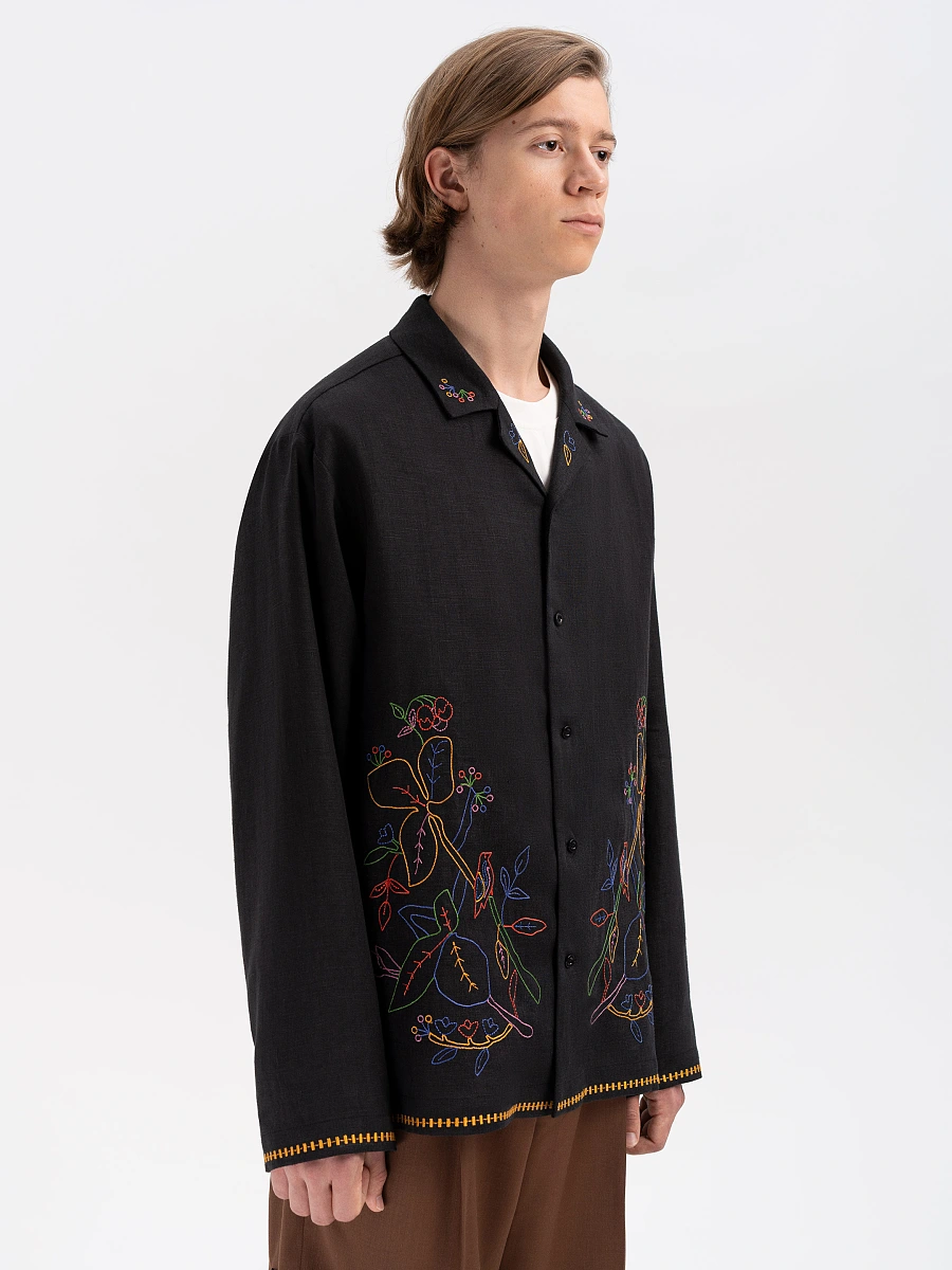 Light shirt with colored embroidery "Hlid" — Black
