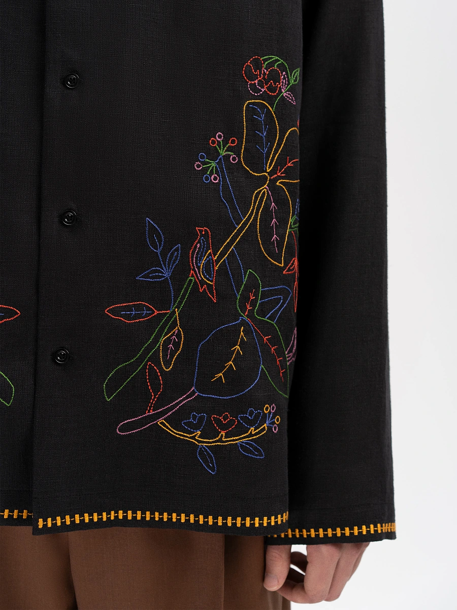 Light shirt with colored embroidery "Hlid" — Black