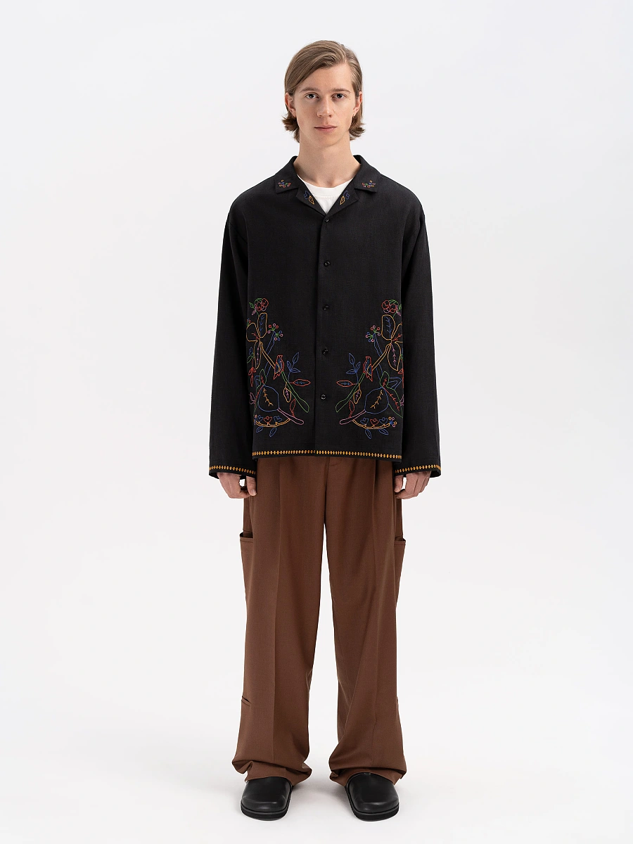 Light shirt with colored embroidery "Hlid" — Black