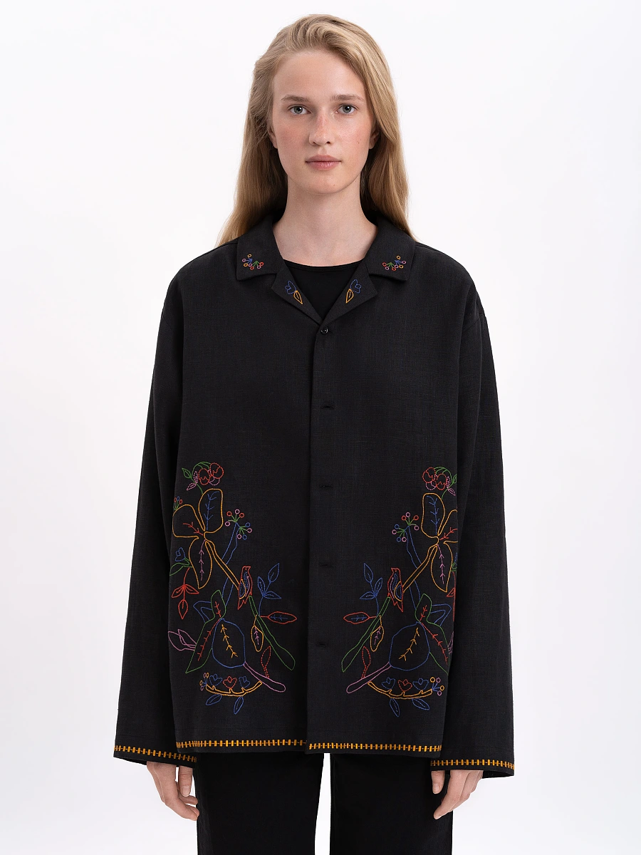 Light shirt with colored embroidery "Hlid" — Black