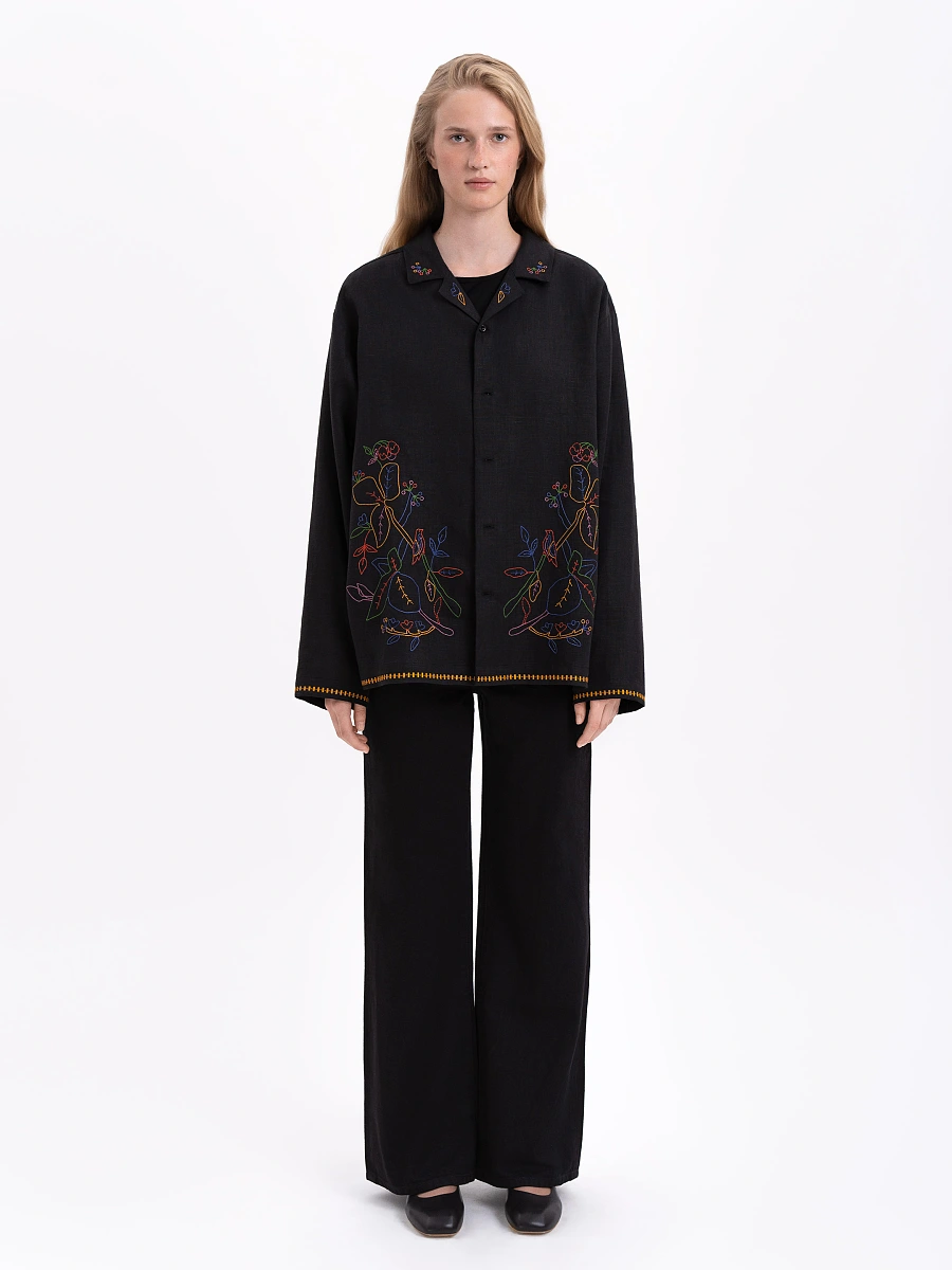Light shirt with colored embroidery "Hlid" — Black