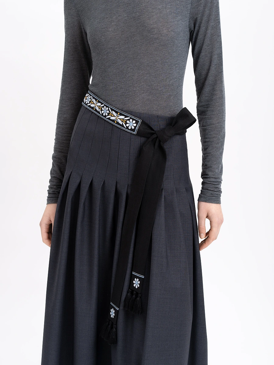 Linen embroidered belt in carrot color "Flora" — Black