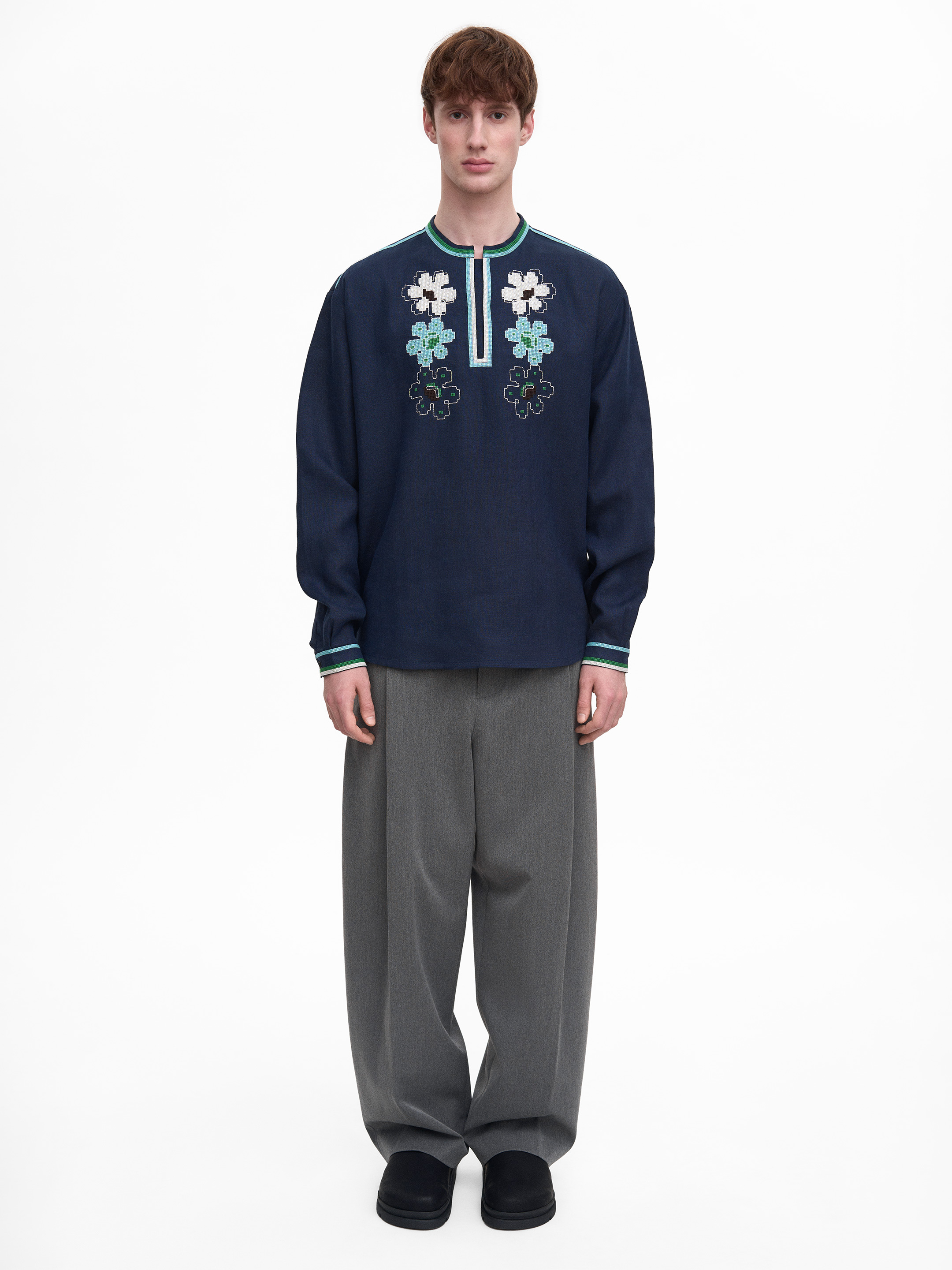 Men’s embroidered shirt  “Lekvar” photo
