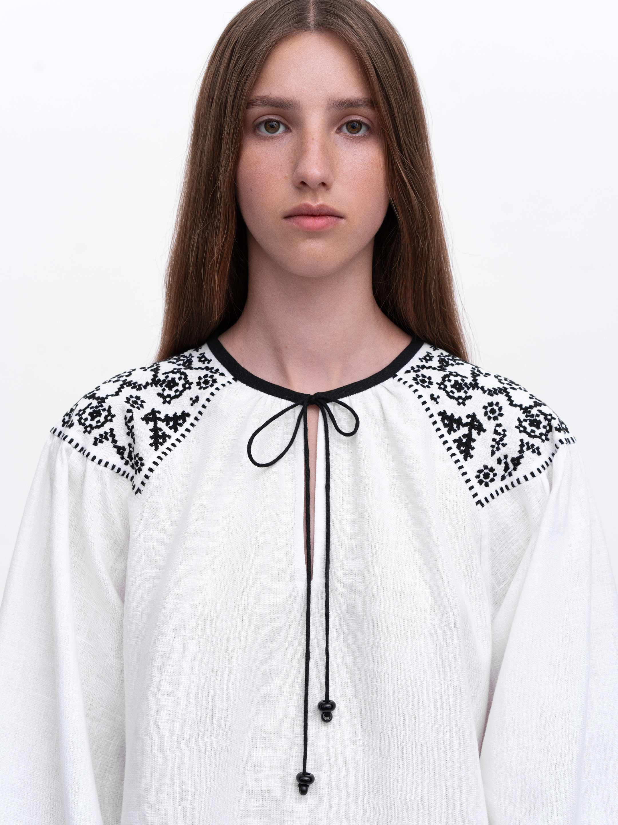 Embroidered shirt "Izola" white photo