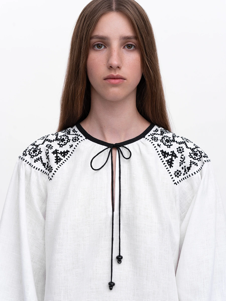 Embroidered shirt "Izola" black — White