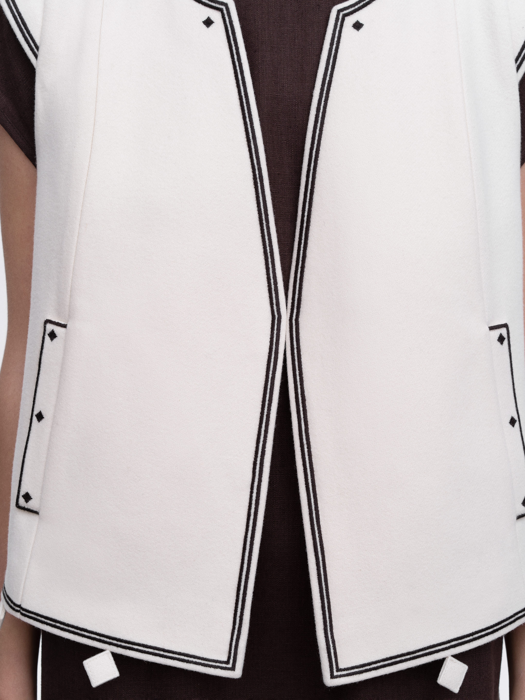 Milk embroidered vest "Kibchyk" photo