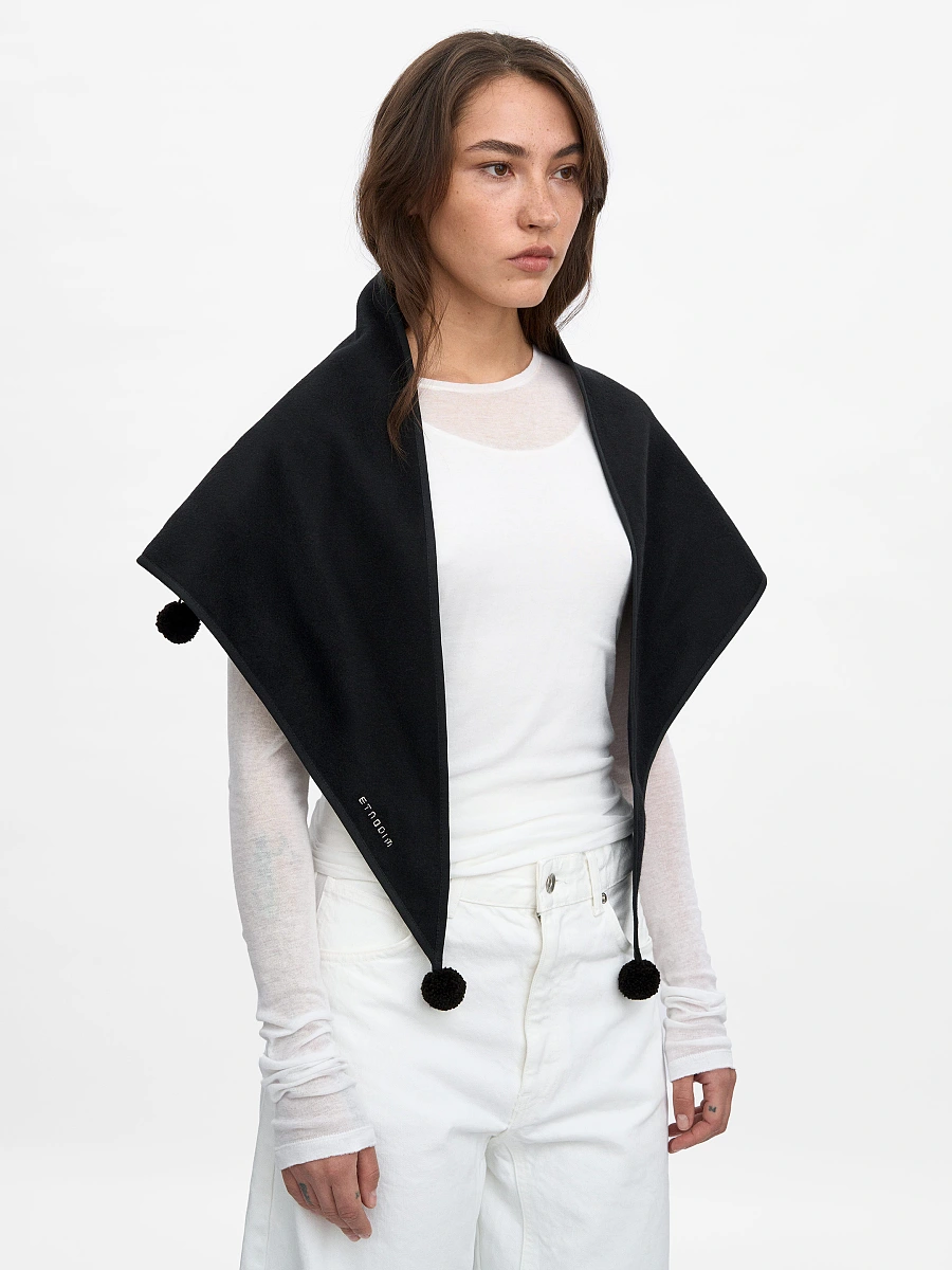 The “Vatra” scarf in red — Black