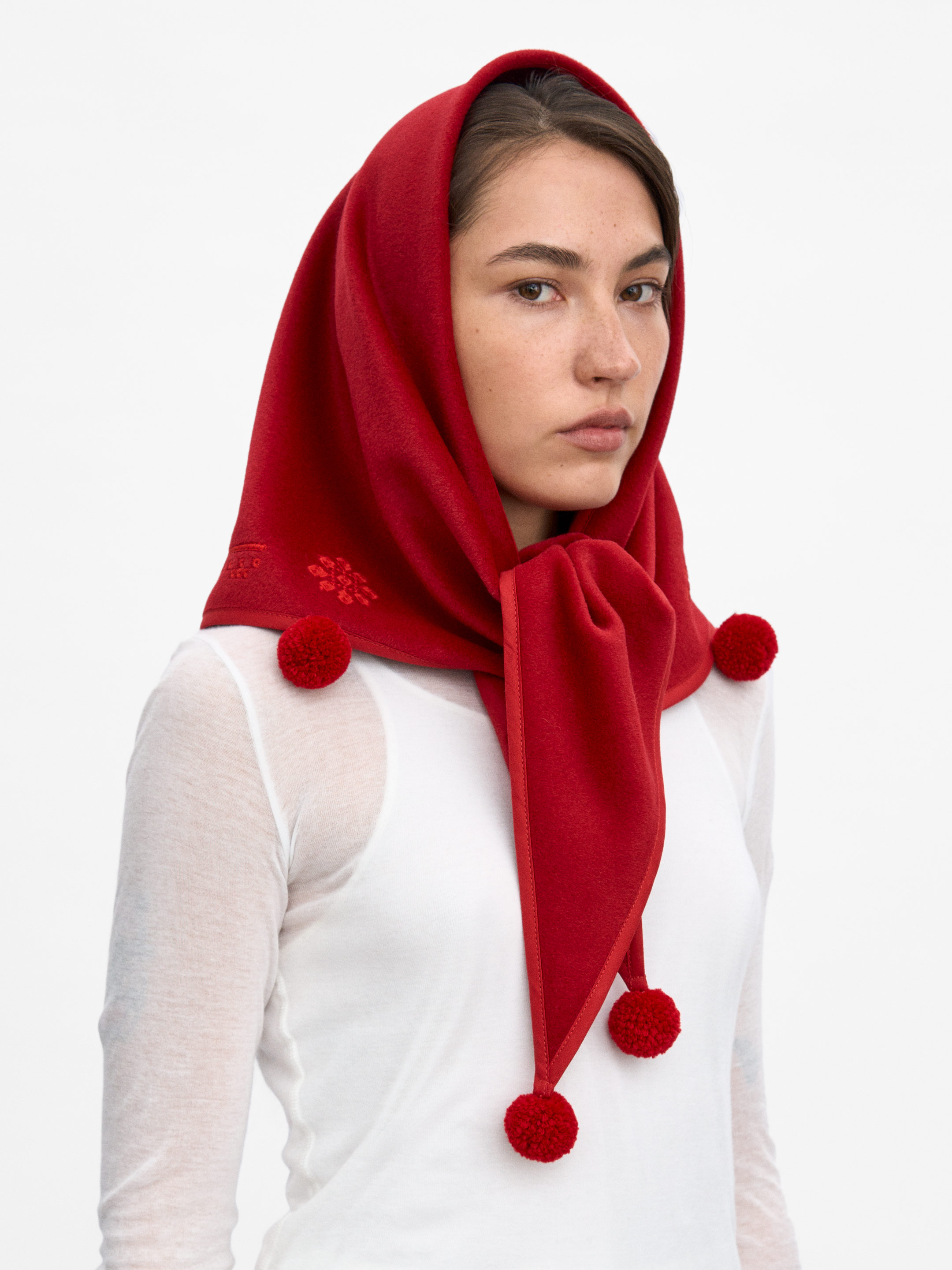 The “Vatra” scarf in red in Ukraine