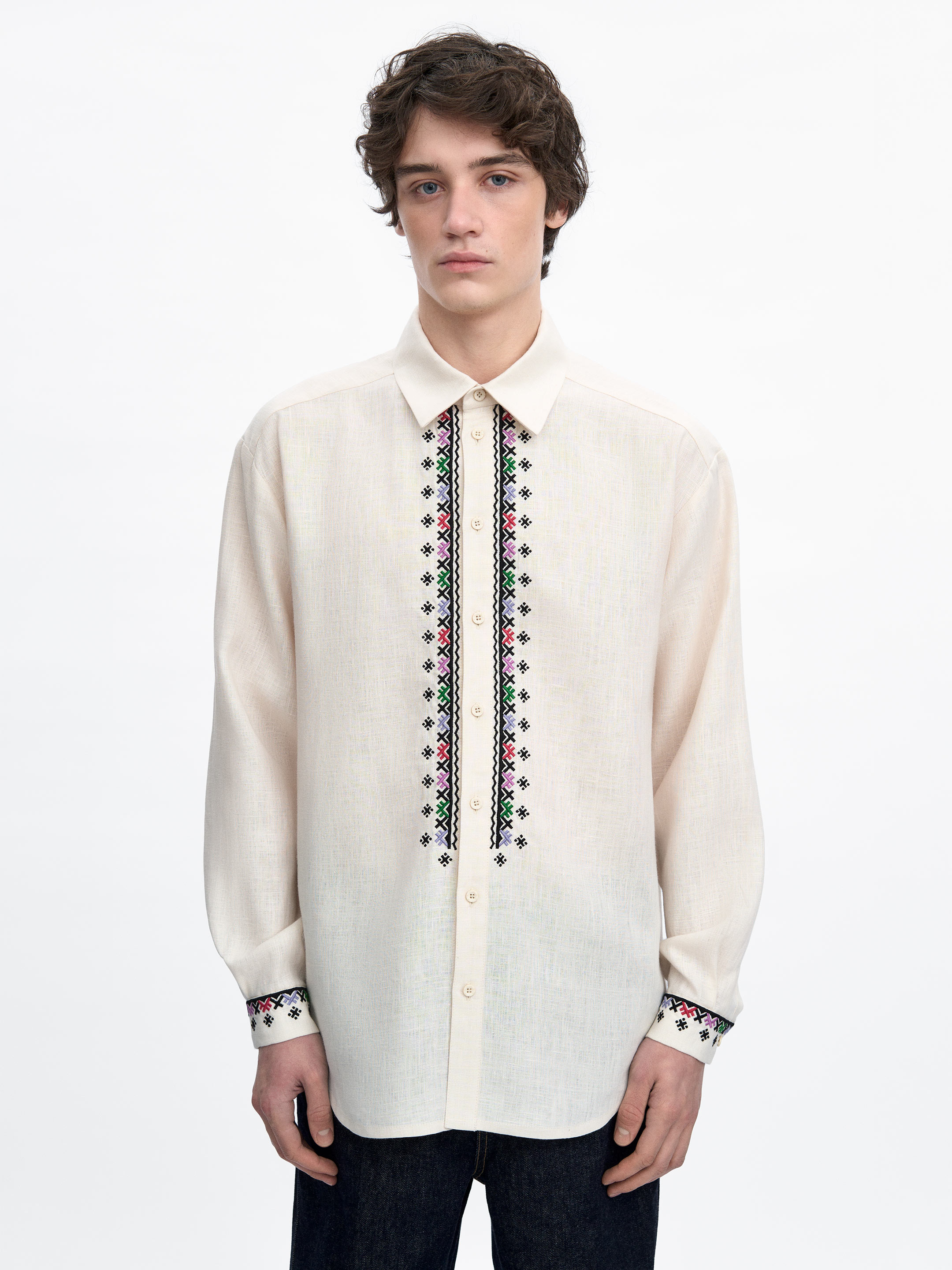 Mandrivnyk light shirt Buy
