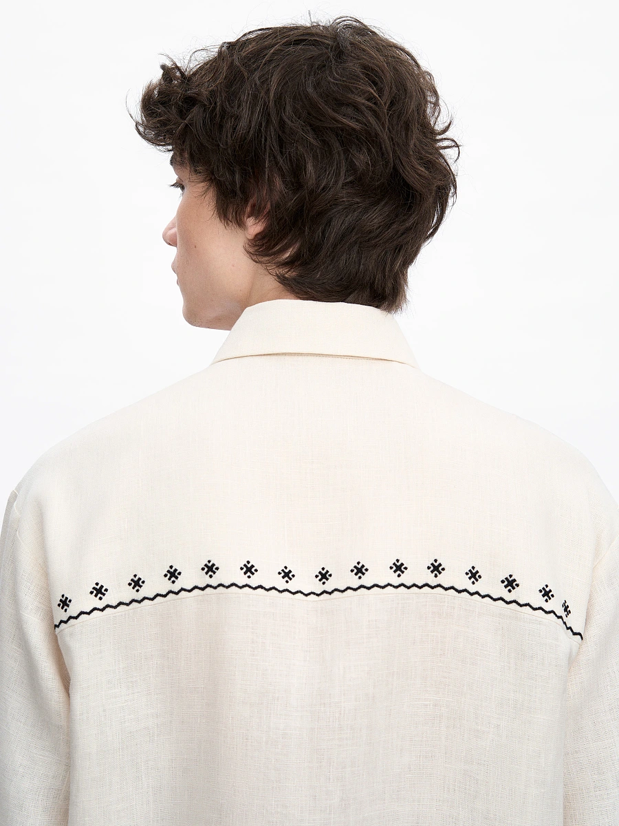 Mandrivnyk dark shirt — White