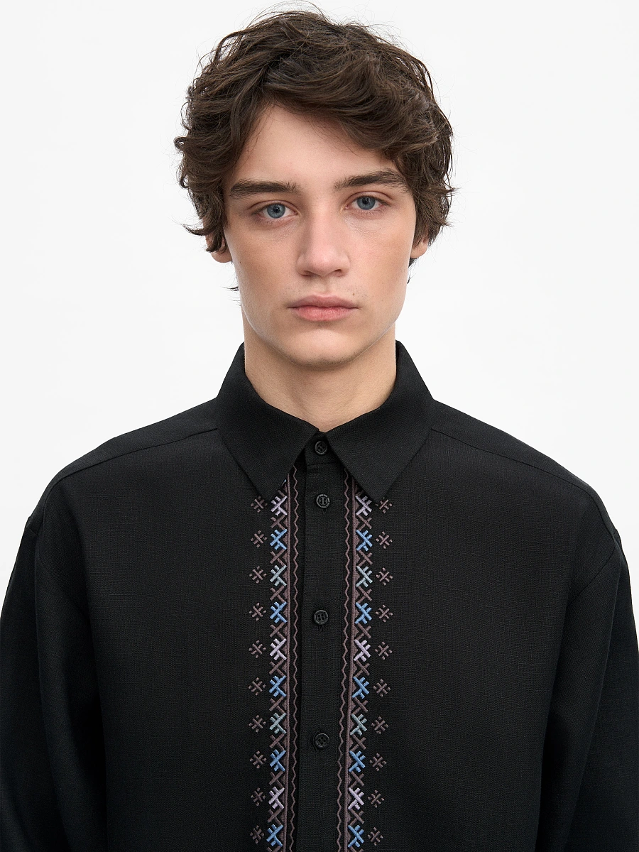 Mandrivnyk light shirt — Black