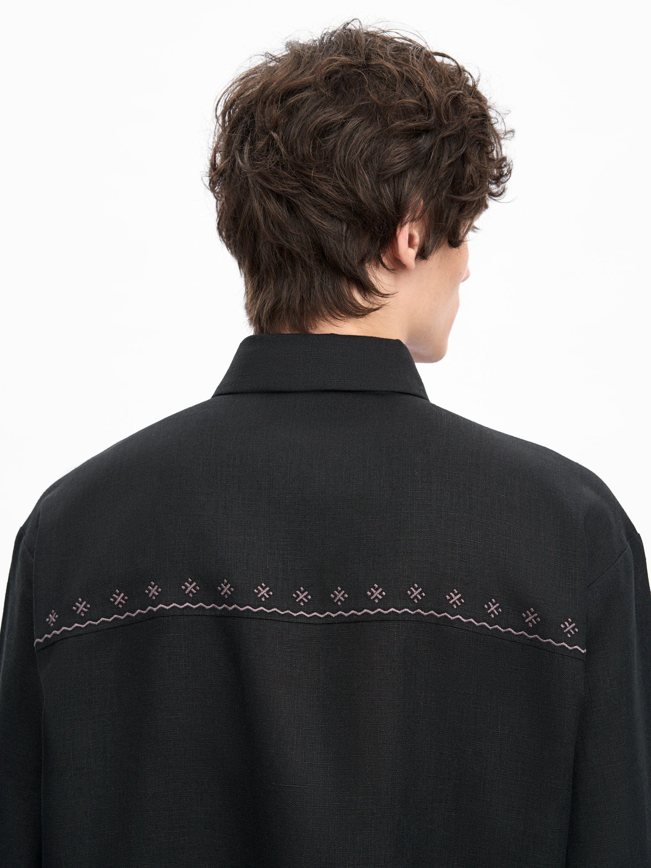 Mandrivnyk dark shirt choose