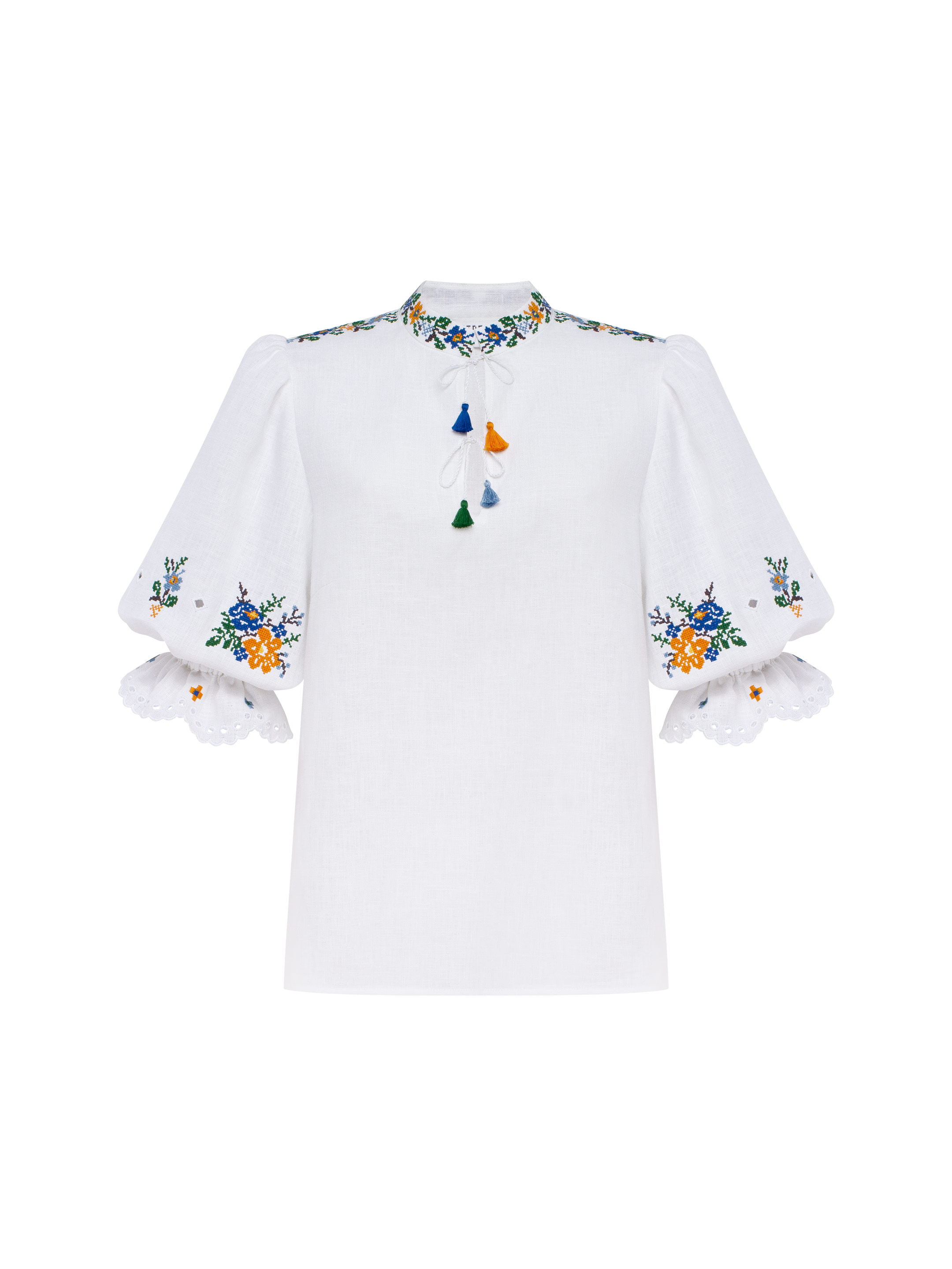 “Vesnoviy” short-sleeved blouse fitting